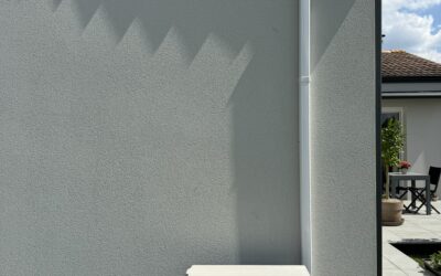 Installation d’un système de climatisation réversible air air de type bi split Panasonic avec 2 muraux de la gamme TZ COMPACT afin de traiter la pièce de vie et la chambre de cette maison 😉😉